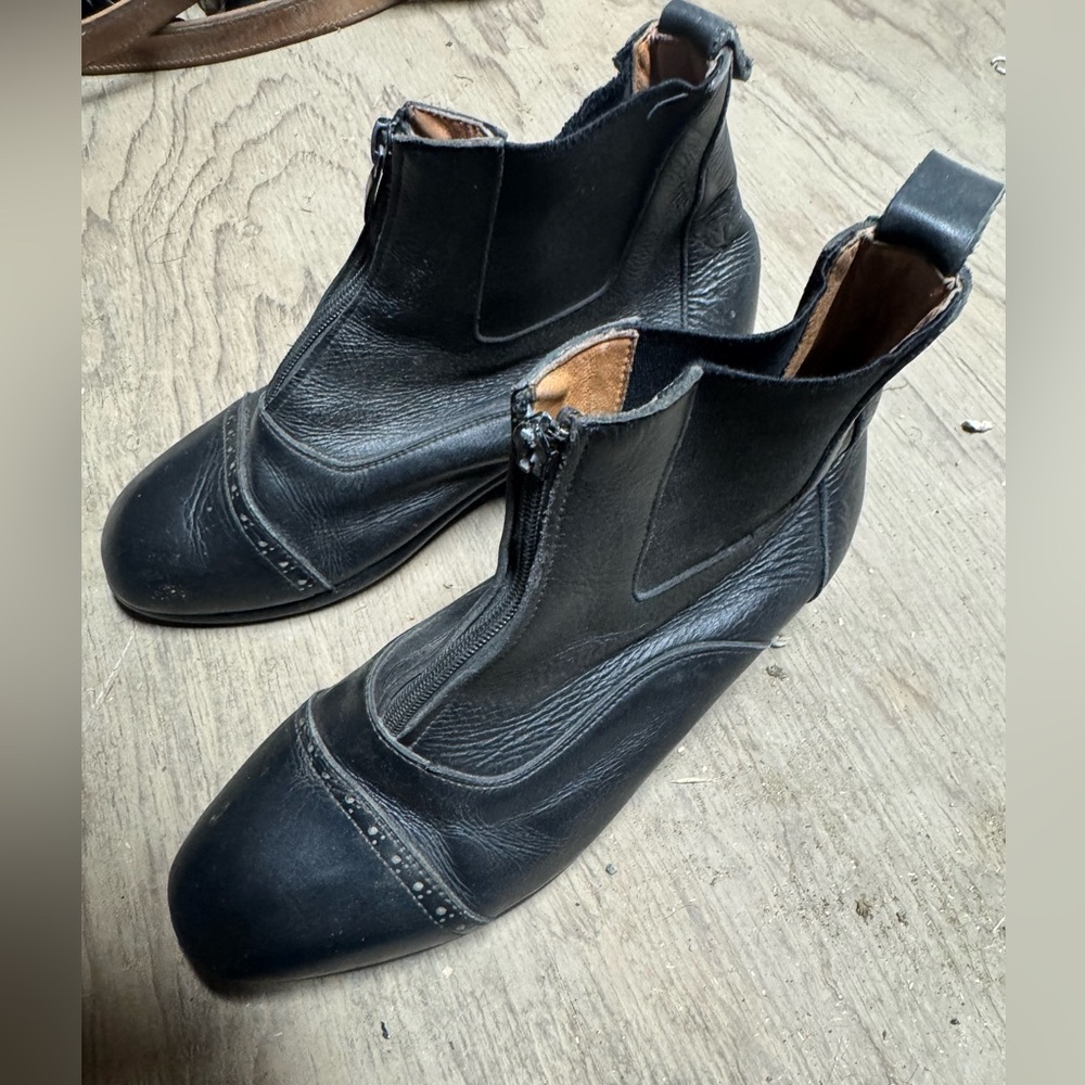 Black womens paddock barn English boots equestrian see flaw